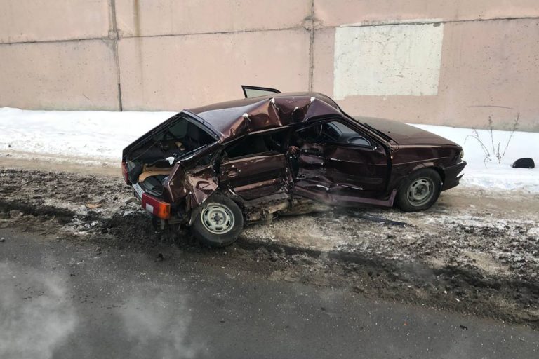 Серьезное ДТП произошло у Восточного моста в Твери