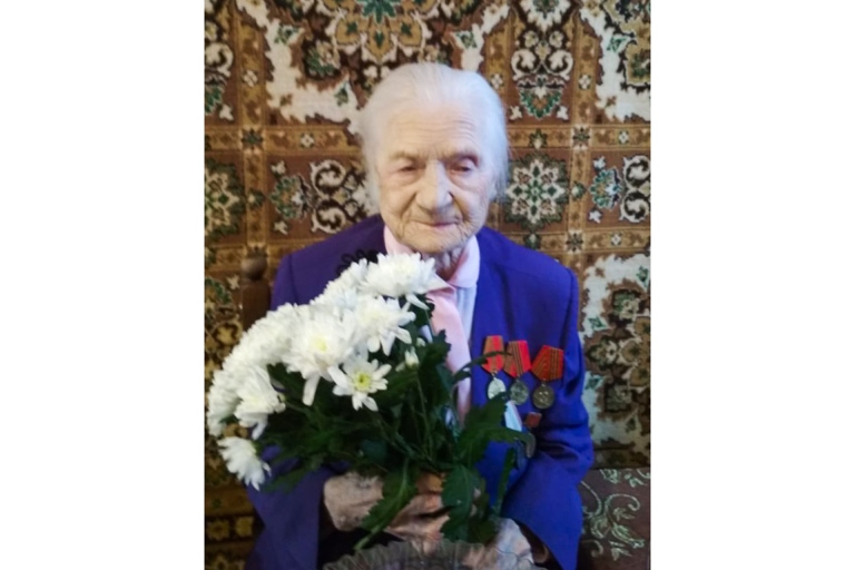 Ветеран ВОВ из Тверской области Екатерина Вахуренкова празднует 103-летие Ветеран ВОВ из Тверской области Екатерина Вахуренкова празднует 103-летие