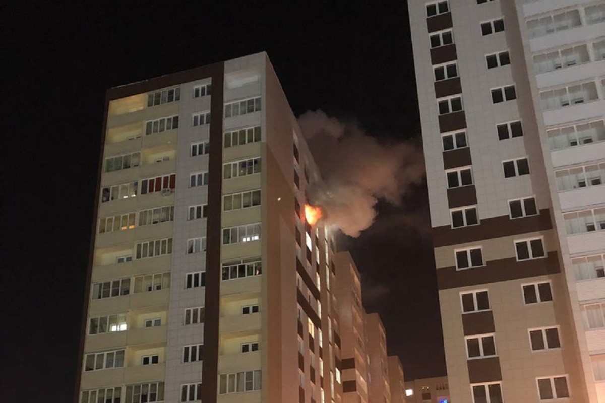 Из-за пожара эвакуировали жителей многоэтажки в Твери
