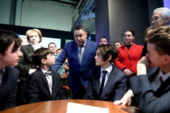 Губернатор Игорь Руденя обсудил с тверской молодежью "Билет в будущее"