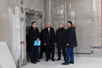 Губернатор Игорь Руденя ознакомился с ходом строительства нового здания поликлиники Старицкой ЦРБ