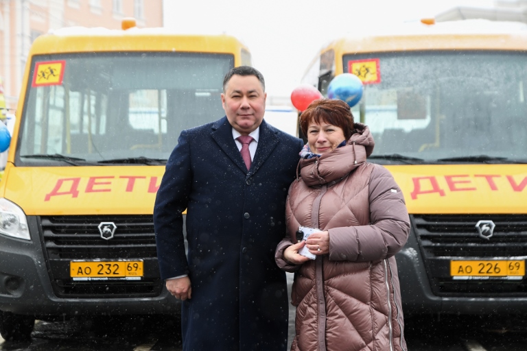 Муниципалитеты Тверской области получили новые школьные автобусы, автомобили скорой помощи и спецтранспорт для спасателей