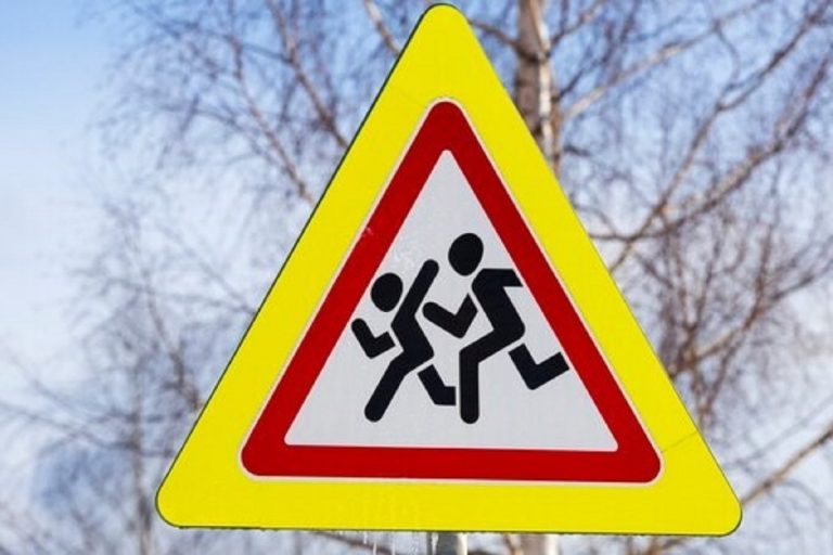 Из-за детской площадки в Сандово установят дополнительные дорожные знаки