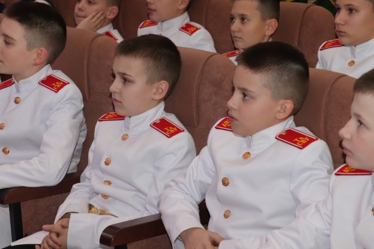 В Твери торжественно отметили 79 годовщину создания суворовского училища