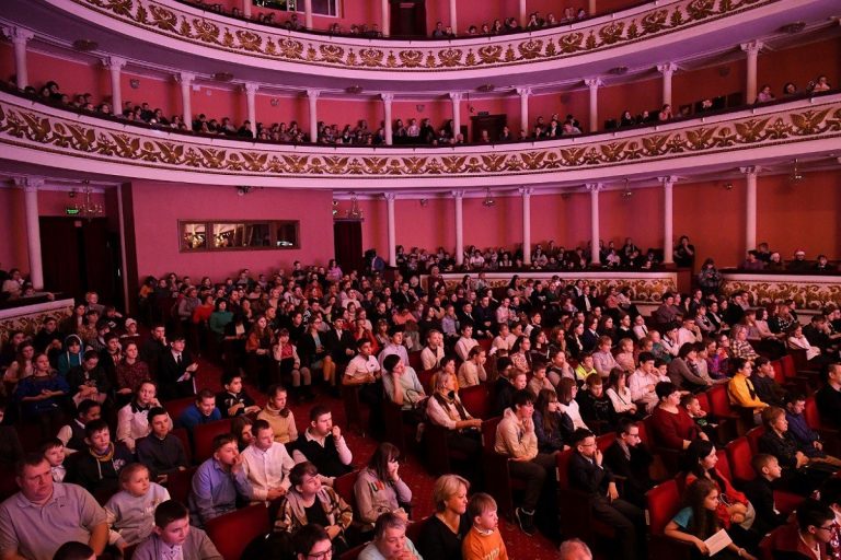 В Твери начались традиционные Губернаторские новогодние ёлки для детей