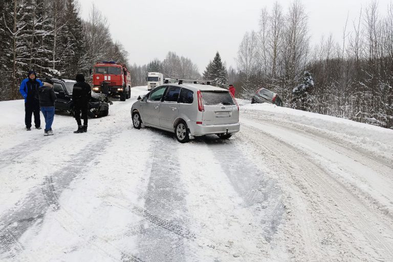 Под Конаково в «замесе» из трёх авто пострадала женщина