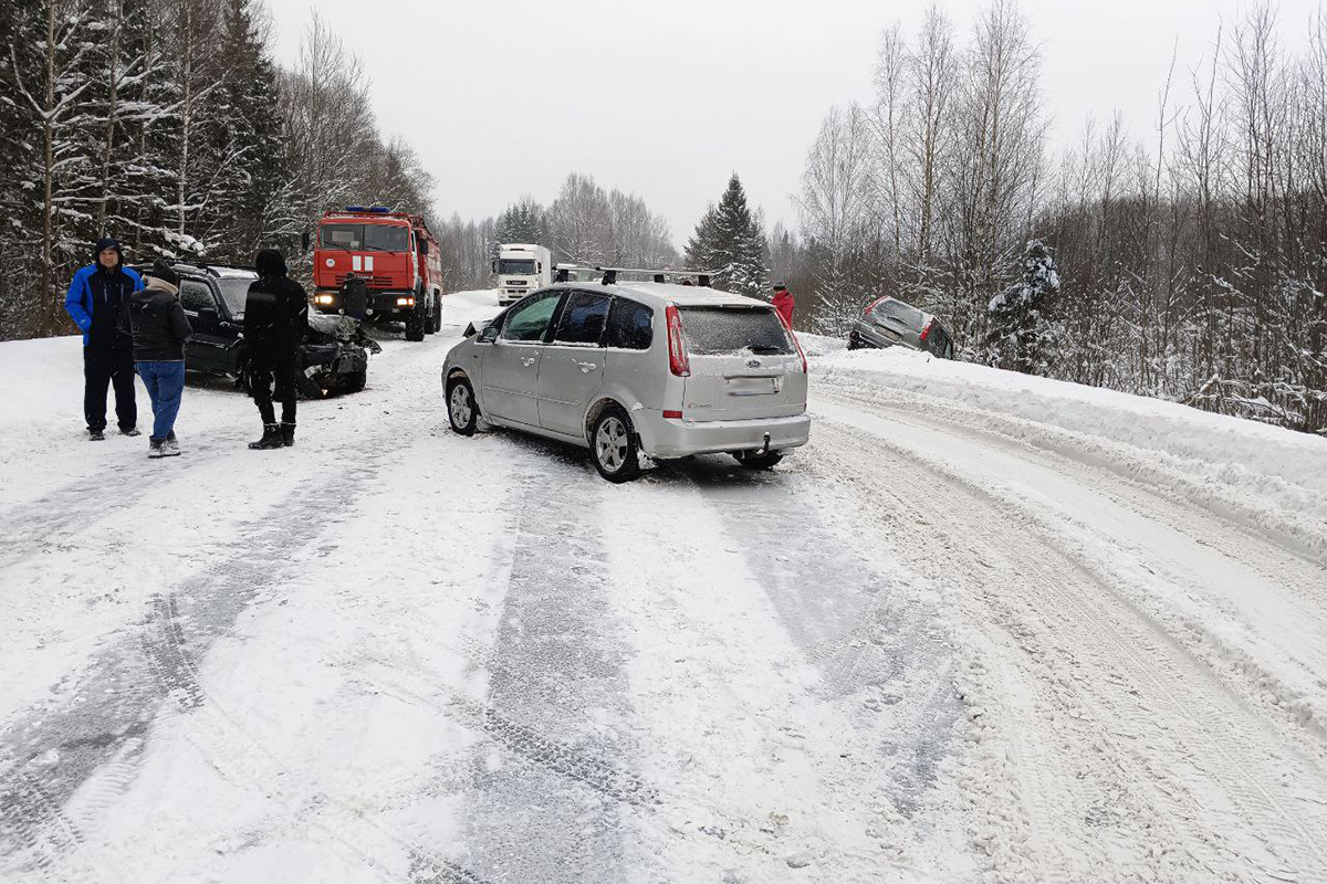Под Конаково в замесе из трёх авто пострадала женщина