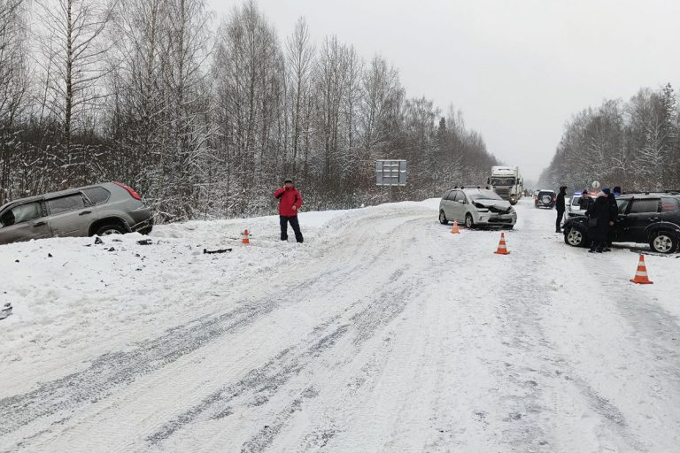 Под Конаково в «замесе» из трёх авто пострадала женщина