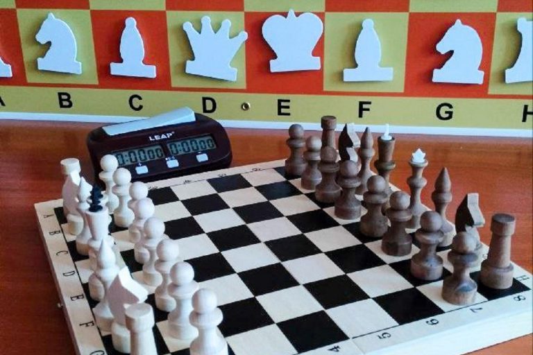 Все школы Тверской области получили комплекты шахмат