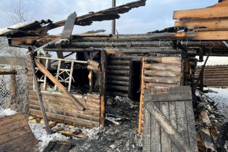 Тело молодой женщины обнаружено в сгоревшей бане в Тверской области