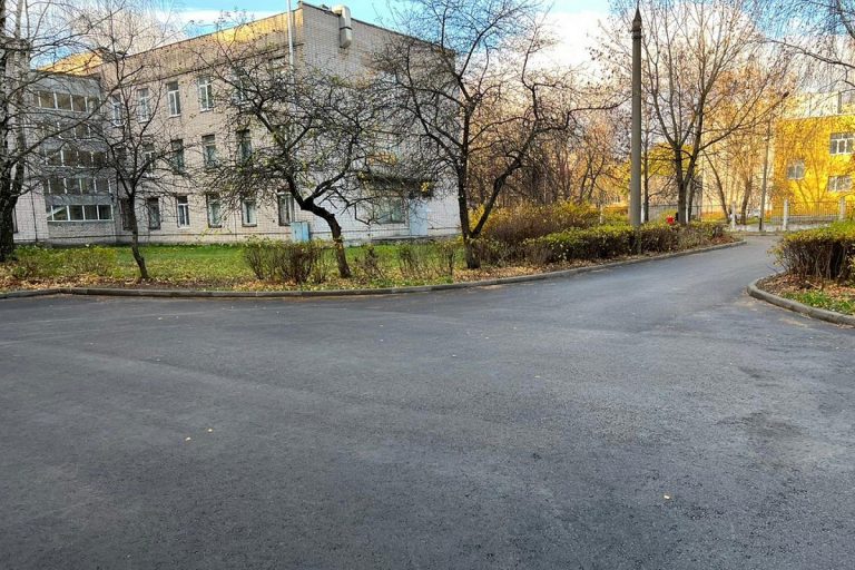 В Тверской области ремонтируют территории больниц и поликлиник