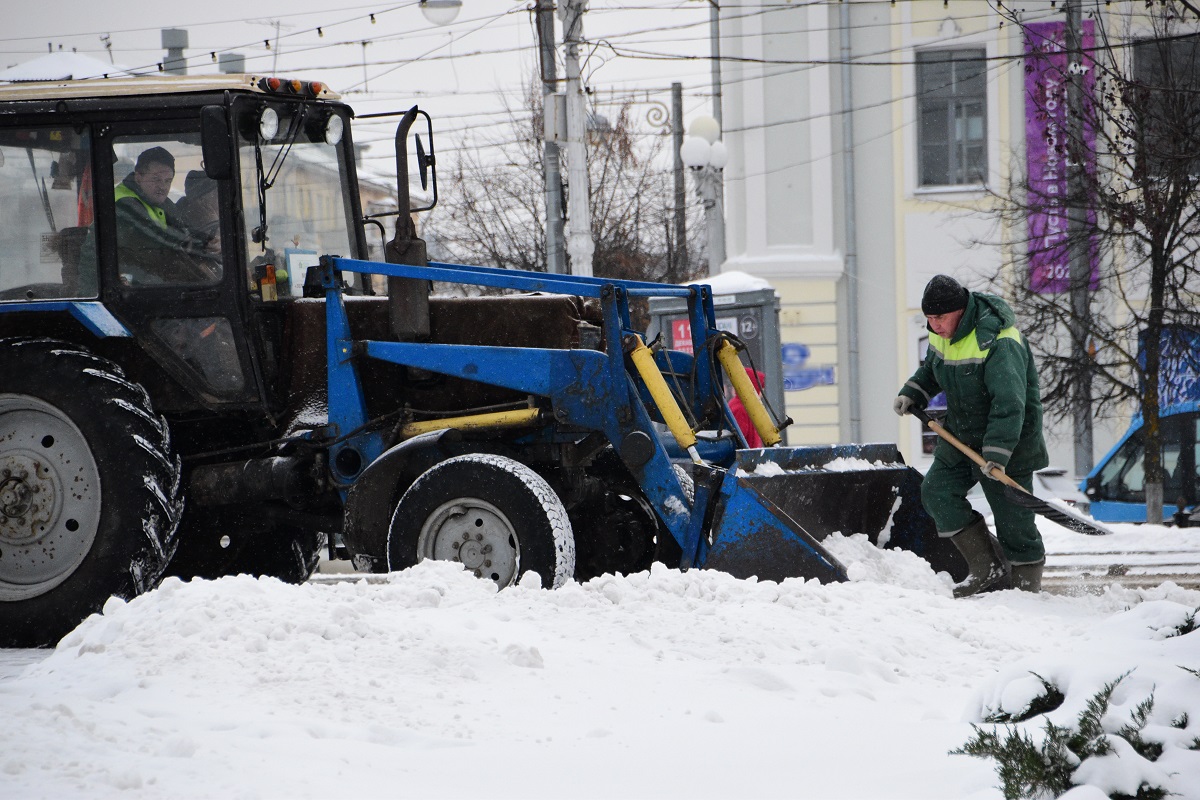 Названа стоимость вывоза одного кубометра снега этой зимой в Твери