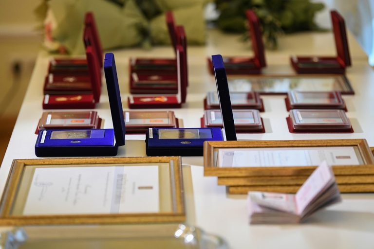 В День Конституции жителям Тверской области вручены государственные и региональные награды
