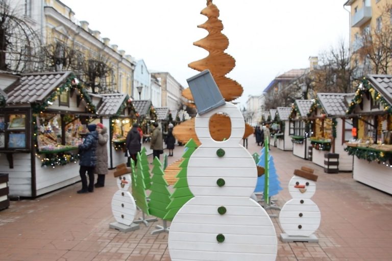 В Твери продолжается подготовка к открытию Рождественской ярмарки