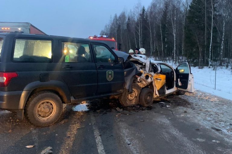Один человек погиб и один травмирован в ДТП на трассе М-9 в Тверской области
