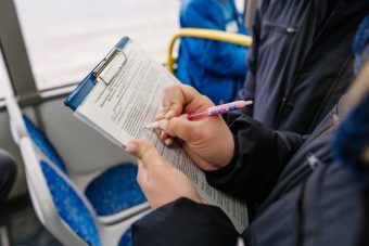 Озвучено количество «зайцев», пойманных за два месяца контролерами в автобусах Тверской области