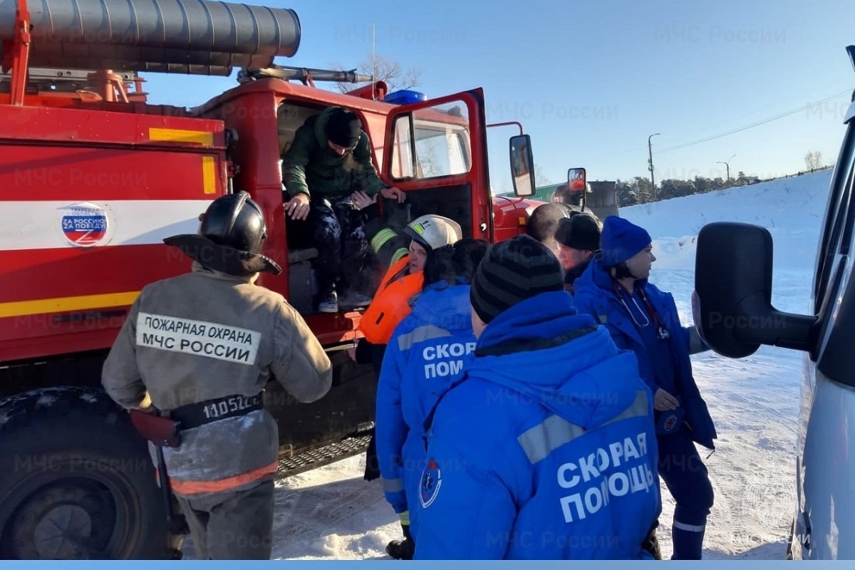 Мужчина на велосипеде провалился под лед в Тверской области
