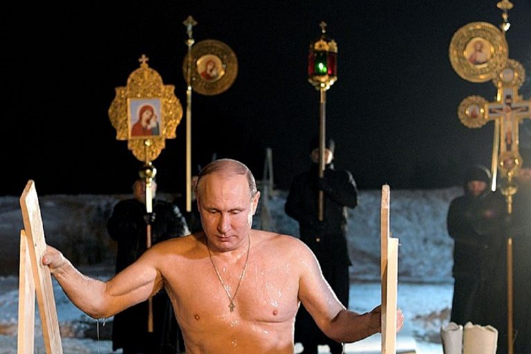 Владимир Путин окунулся в крещенскую купель