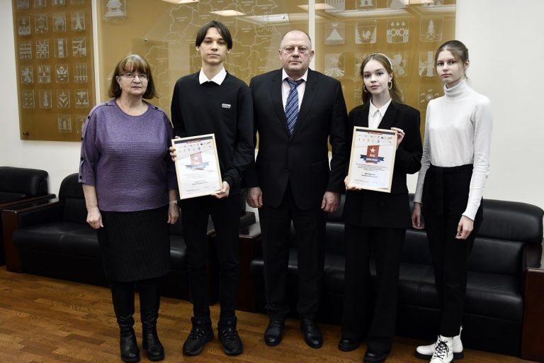 Председатель Заксобрания встретился со старицкими школьниками-победителями «Диктанта Победы-2022»
