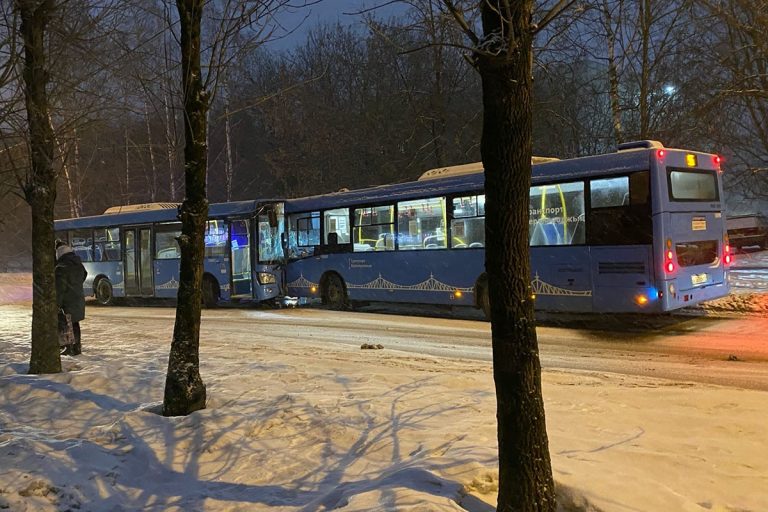 В Твери лоб в лоб столкнулись два автобуса