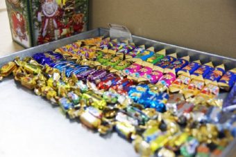 Врачи предупредили: есть много конфет с алкоголем вредно