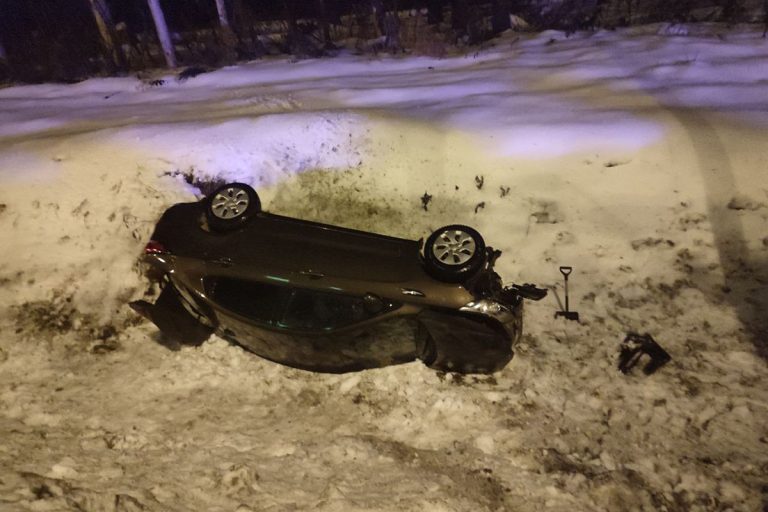 Лужа стала причиной серьёзного ДТП на трассе М-10 под Тверью