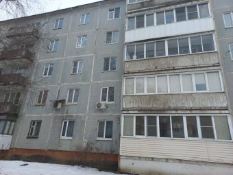 В Твери из окна 5 этажа выпал 2-летний ребенок