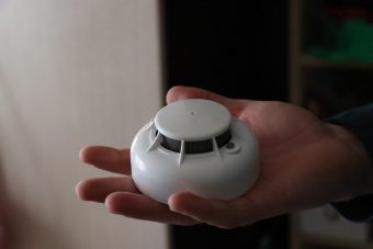 Тысячи пожарных извещателей установили в домах многодетных тверских семей