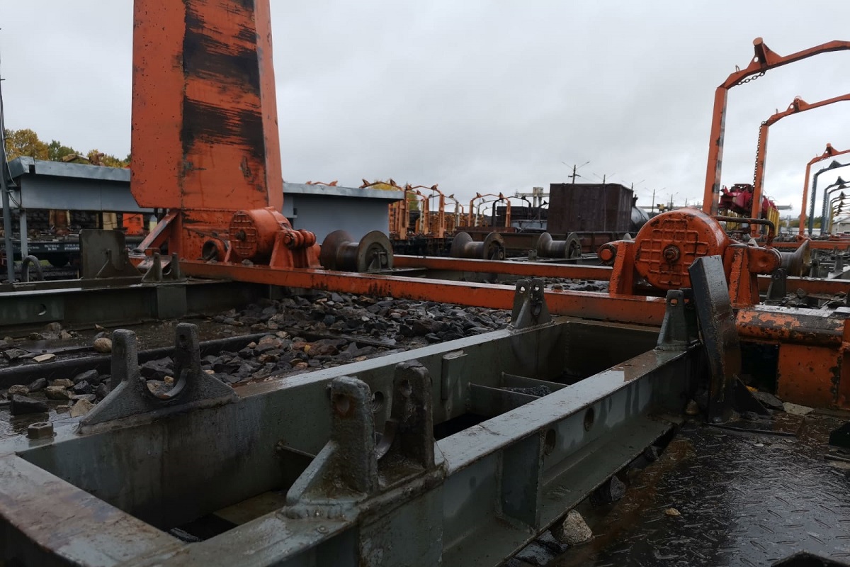 В Тверской области с грузовой железнодорожной платформы похитили пол тонны роликов