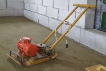 Жительница Твери взяла в аренду вибротрамбовочную плиту и продала ее