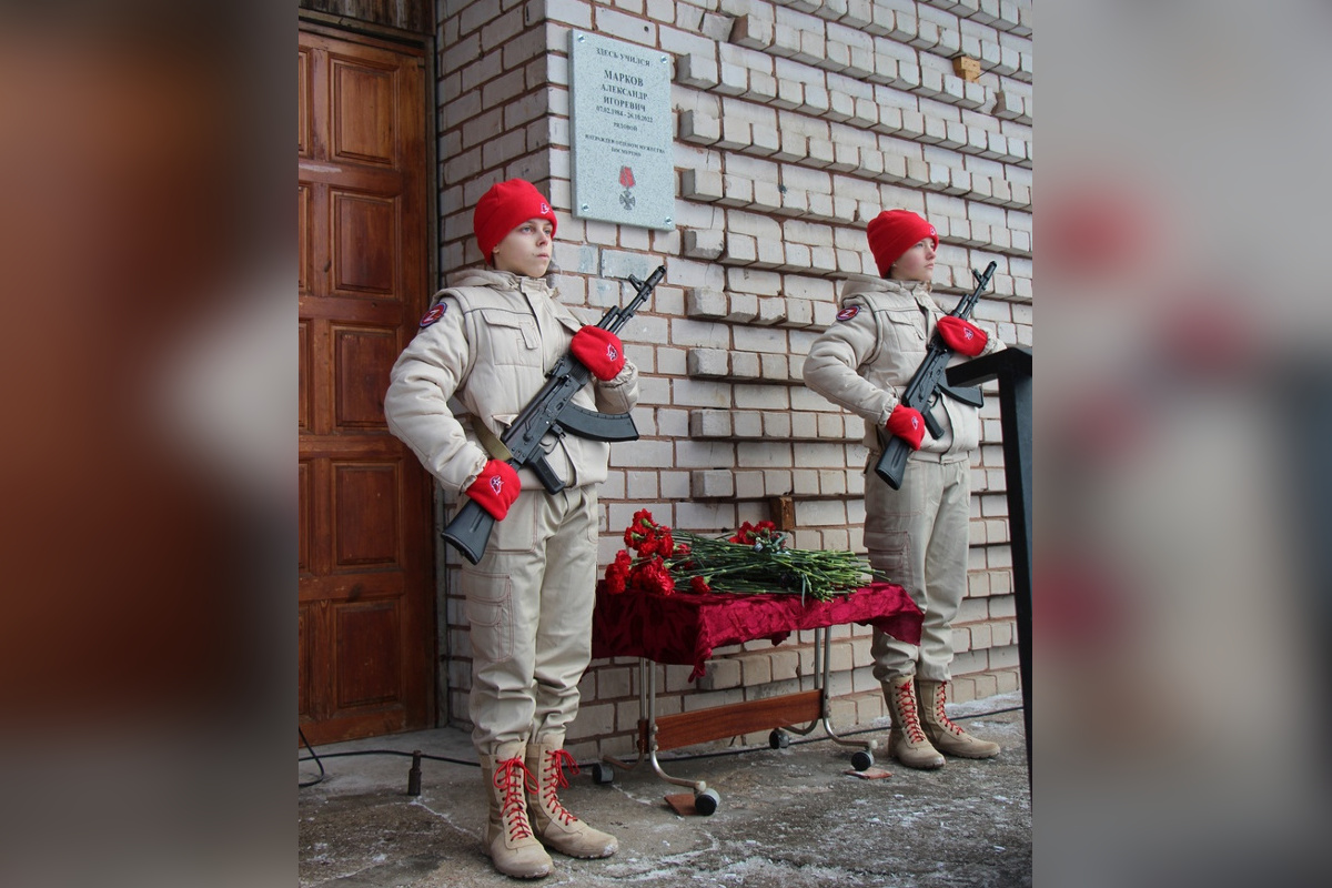 В Тверской области увековечили память погибшего в боях с неонацистами на Украине контрактника
