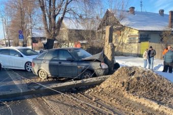 В Тверской области буксируемая LADA протаранила столб