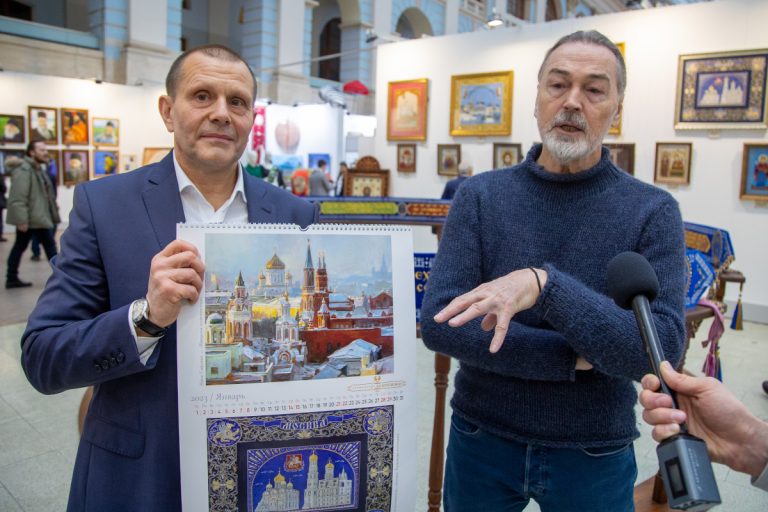 Художник Никас Сафронов и предприятие Торжокские золотошвеи презентовали уникальный альбом-календарь