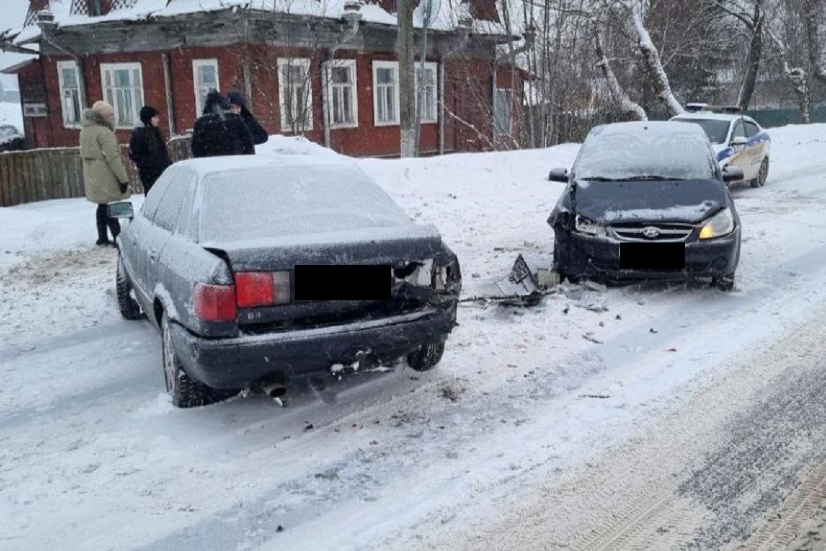 Один человек пострадал при столкновении Audi и Hyundai в Тверской области