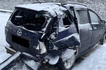 Малолетний ребенок вылетел из легковушки во время ДТП в Тверской области