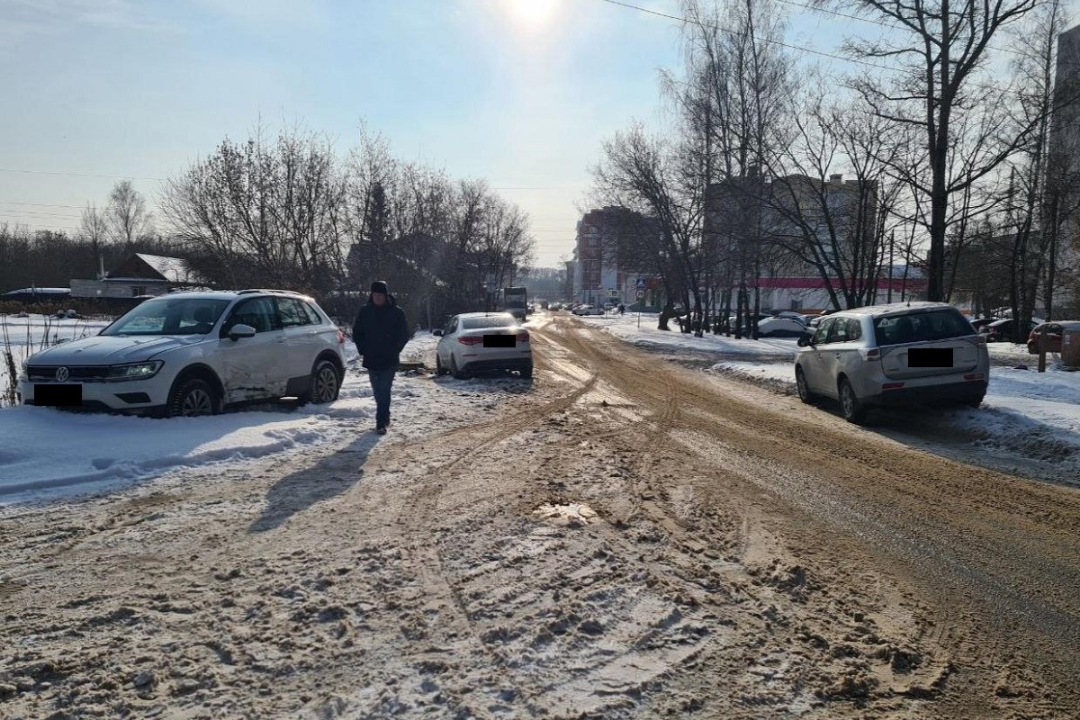 Один человек пострадал в тройном ДТП в Твери