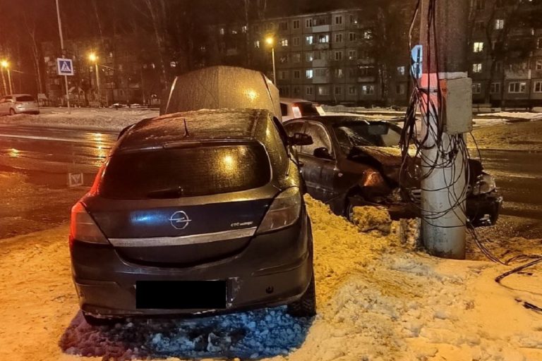 Два человека пострадали в ДТП на проспекте Николая Корыткова в Твери Два человека пострадали в ДТП на проспекте Николая Корыткова в Твери