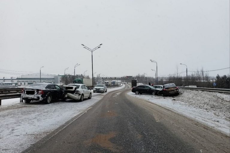 Женщина пострадала в ДТП на Мигаловском мосту в Твери
