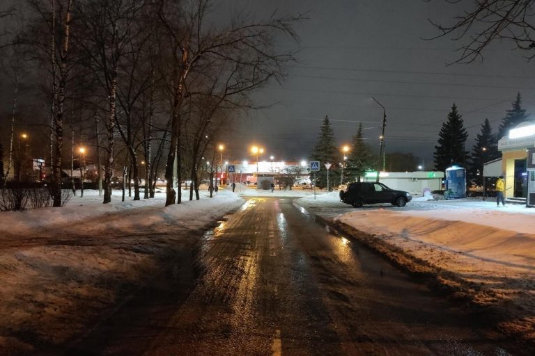 Неустановленный водитель сбил пожилую женщину в Московском районе Твери
