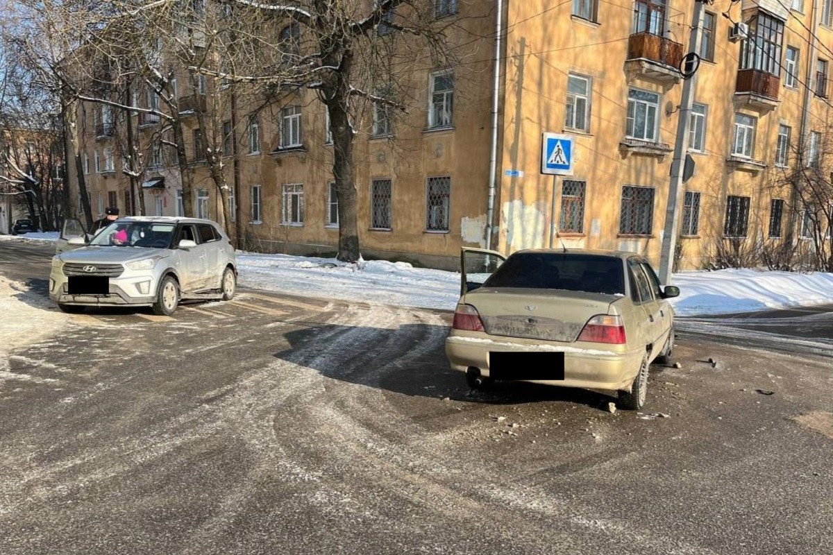 Два корейца не смогли разъехаться на перекрестке в Твери