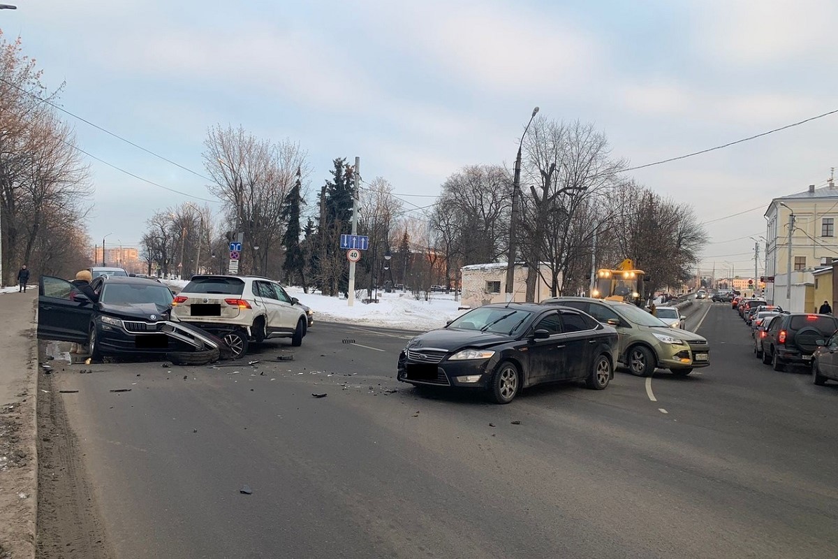 Тройное ДТП произошло в центре Твери