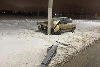 Нетрезвый водитель врезался в опору освещения в Твери