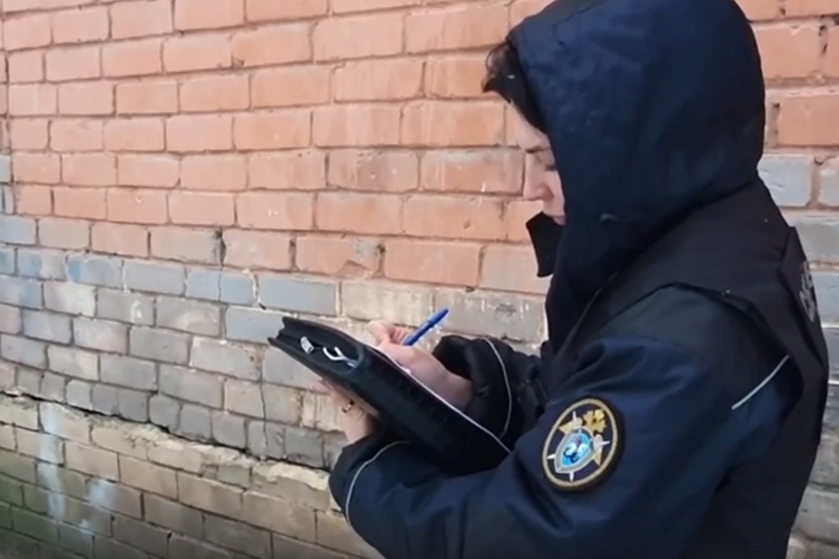 В центре Твери буквально трещит по швам многоквартирный дом