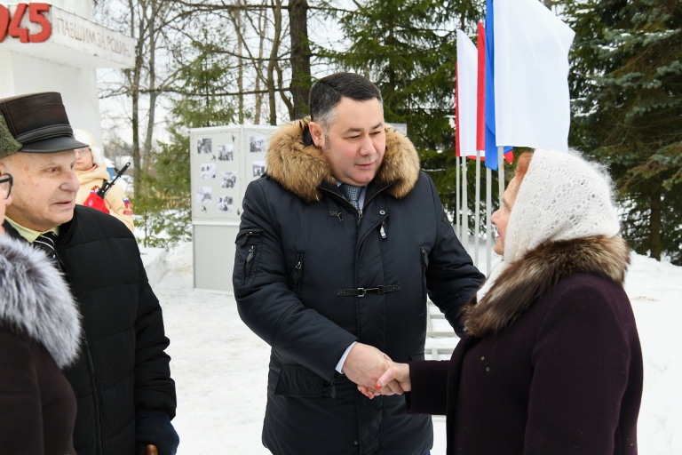 Губернатор Тверской области возложил цветы к Обелиску Славы в Сонково