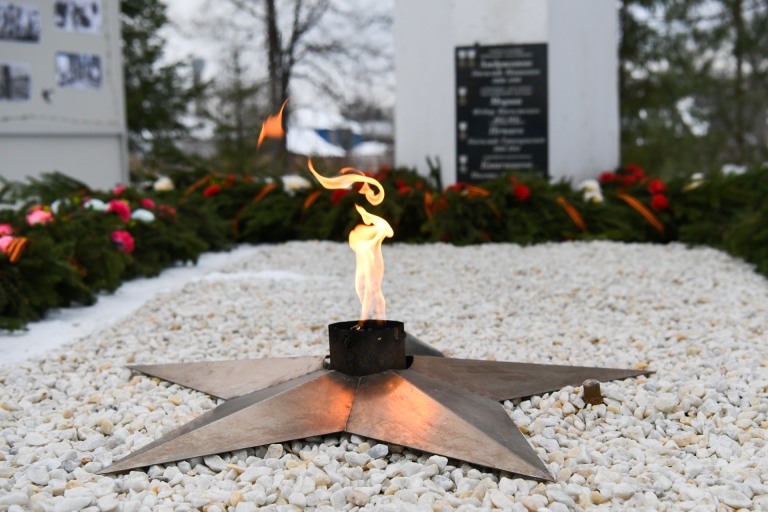 Губернатор Тверской области возложил цветы к Обелиску Славы в Сонково