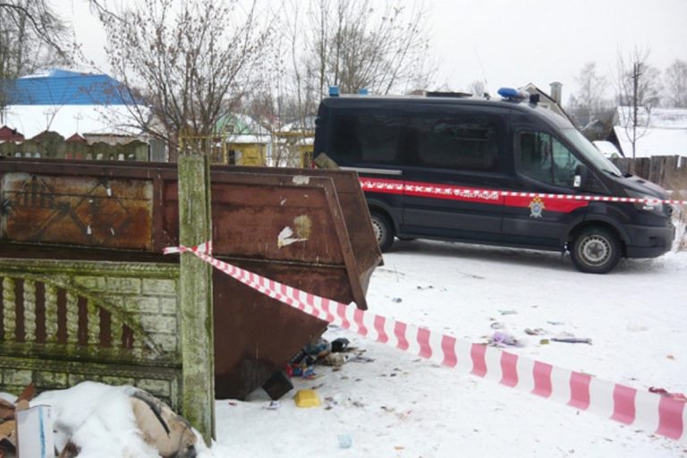 Девушку избили и сбросили с четвертого этажа в Тверской области