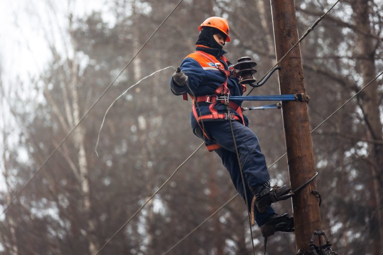 В Тверской области для восстановления электроснабжения привлечены силы из других регионов