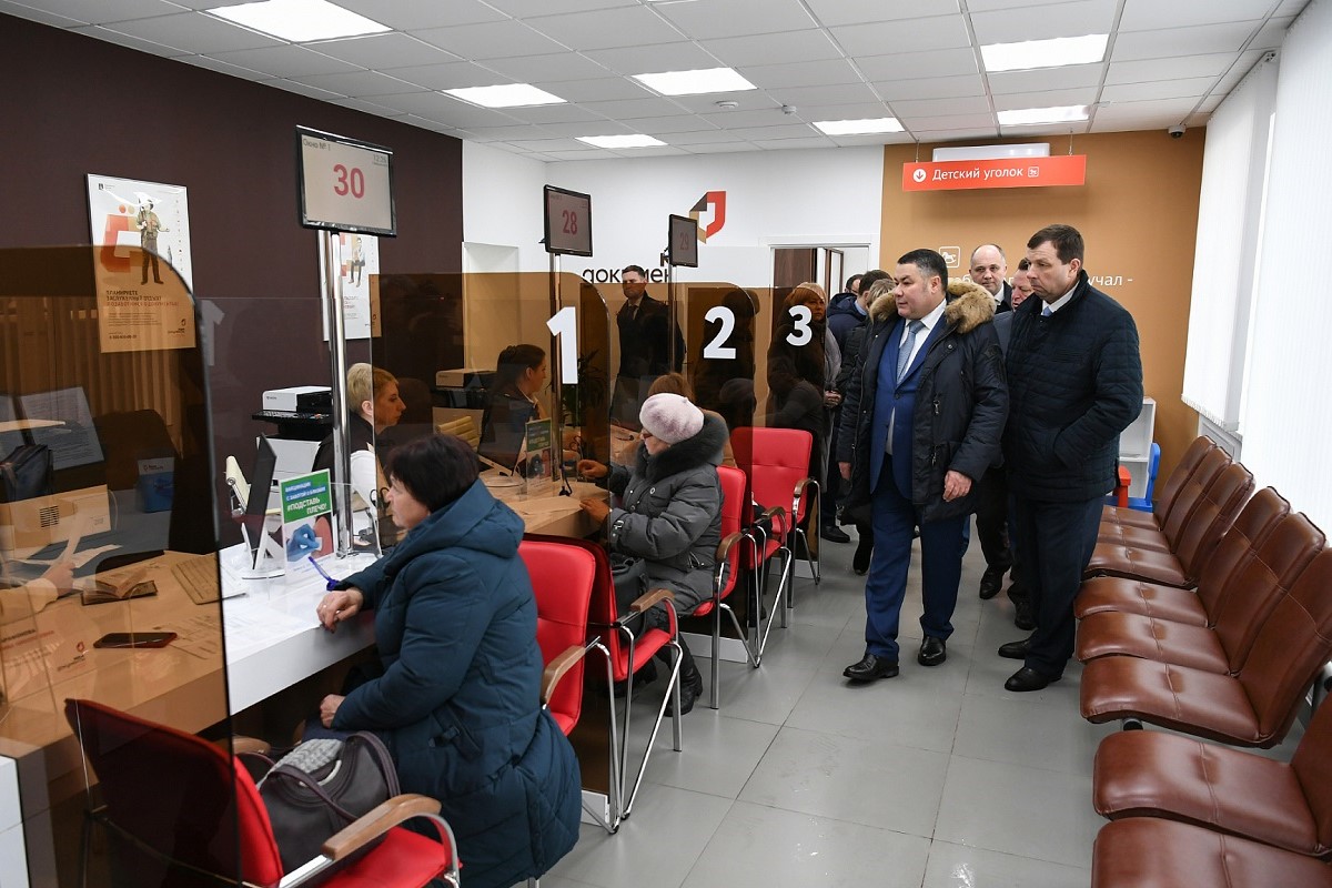 Игорь Руденя ознакомился с работой филиала МФЦ в Сонково