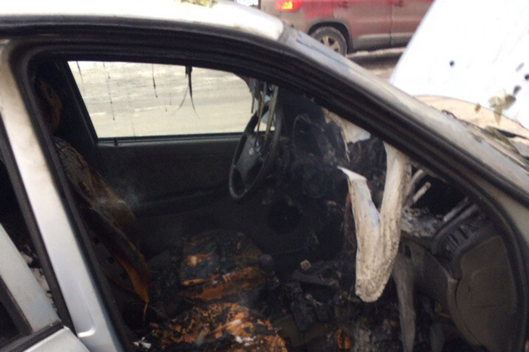 В Твери на дороге сгорел автомобиль