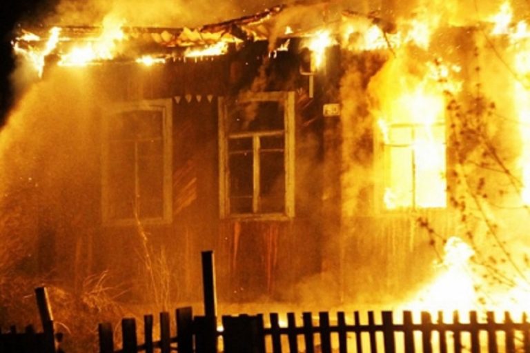 В Тверской области двое мужчин погибли в огне